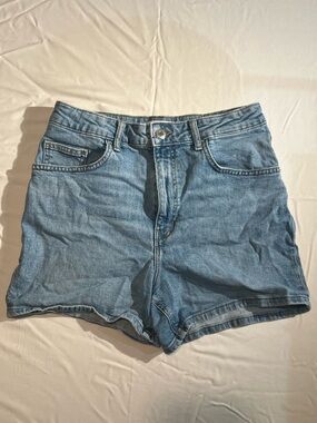 H&M - Women’s Light Blue Denim Shorts